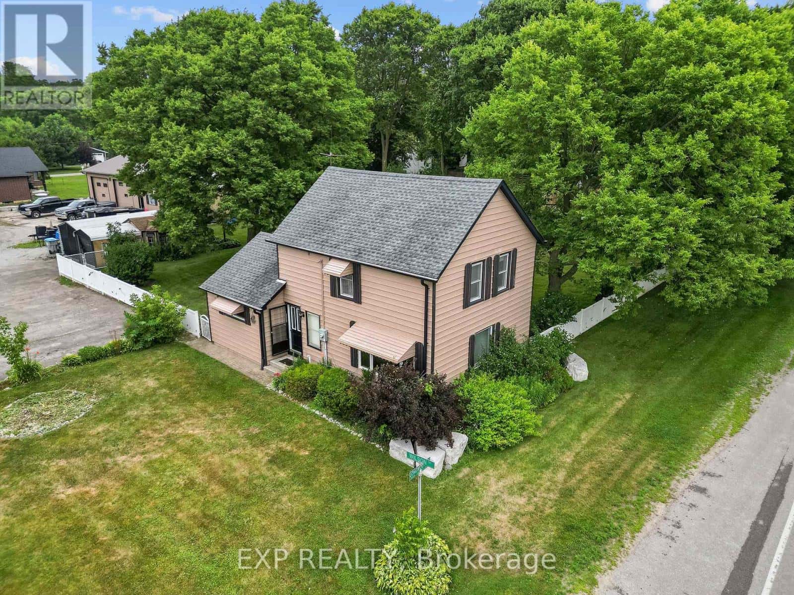 21332 WILSON STREET — Middlesex Centre (Delaware Town), Ontario - Photo 2 of 39