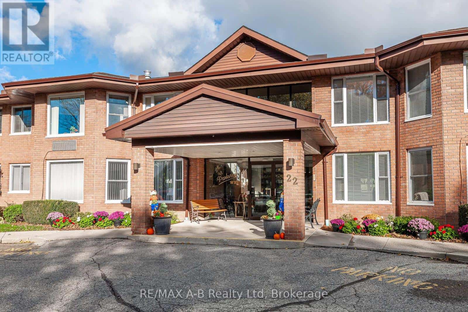 22 ST. ANDREW Street North 104