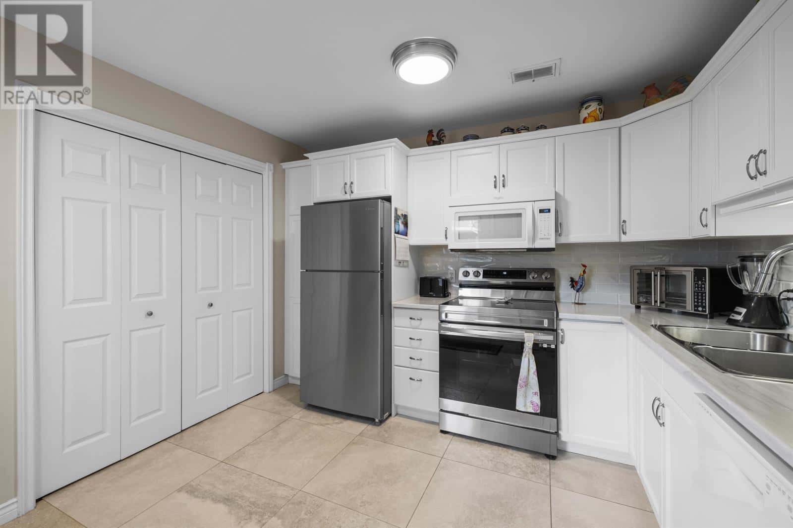 258 Shakespeare Drive — Stratford, Prince Edward Island - Photo 2 of 28