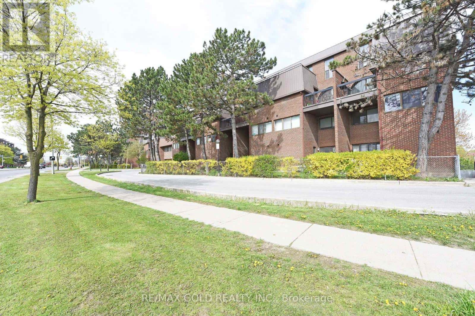 117 - 3455 MORNING STAR DRIVE — Mississauga (Malton), Ontario - Photo 2 of 14