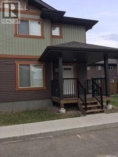 18 880 5th STREET — Weyburn, Saskatchewan - Main photo