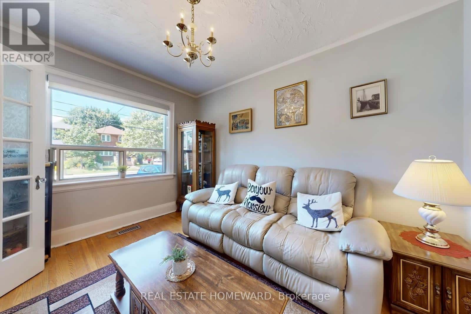 87 GUESTVILLE AVENUE — Toronto (Mount Dennis), Ontario - Photo 4 of 46