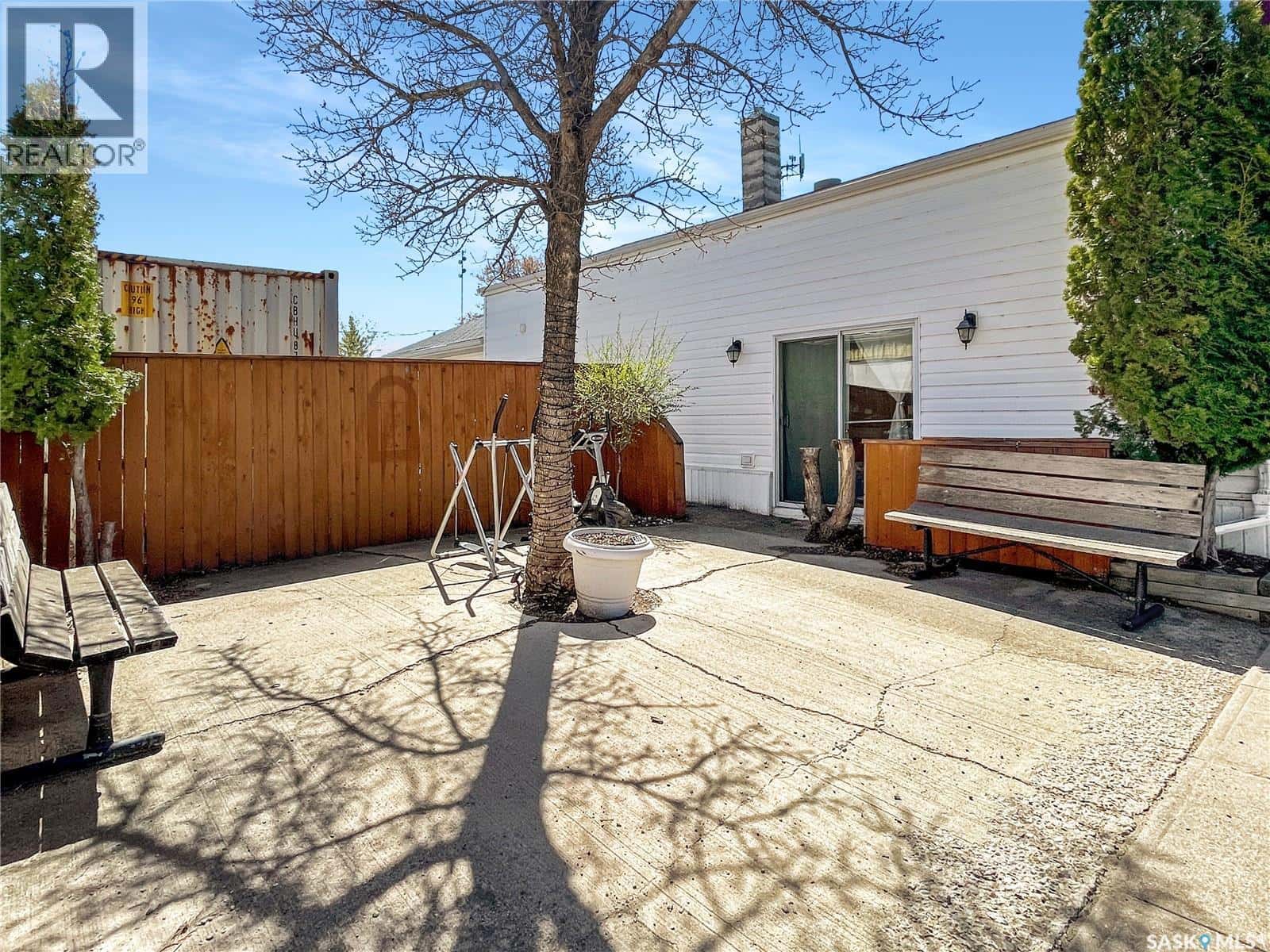 611 Herbert AVENUE — Herbert, Saskatchewan - Photo 2 of 18