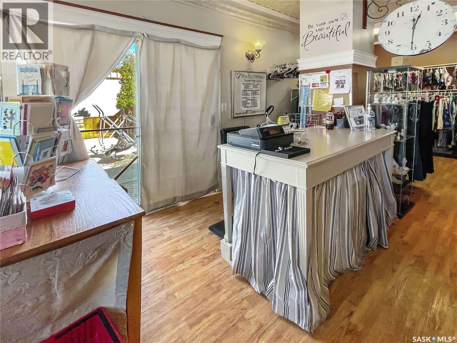 611 Herbert AVENUE — Herbert, Saskatchewan - Photo 3 of 18