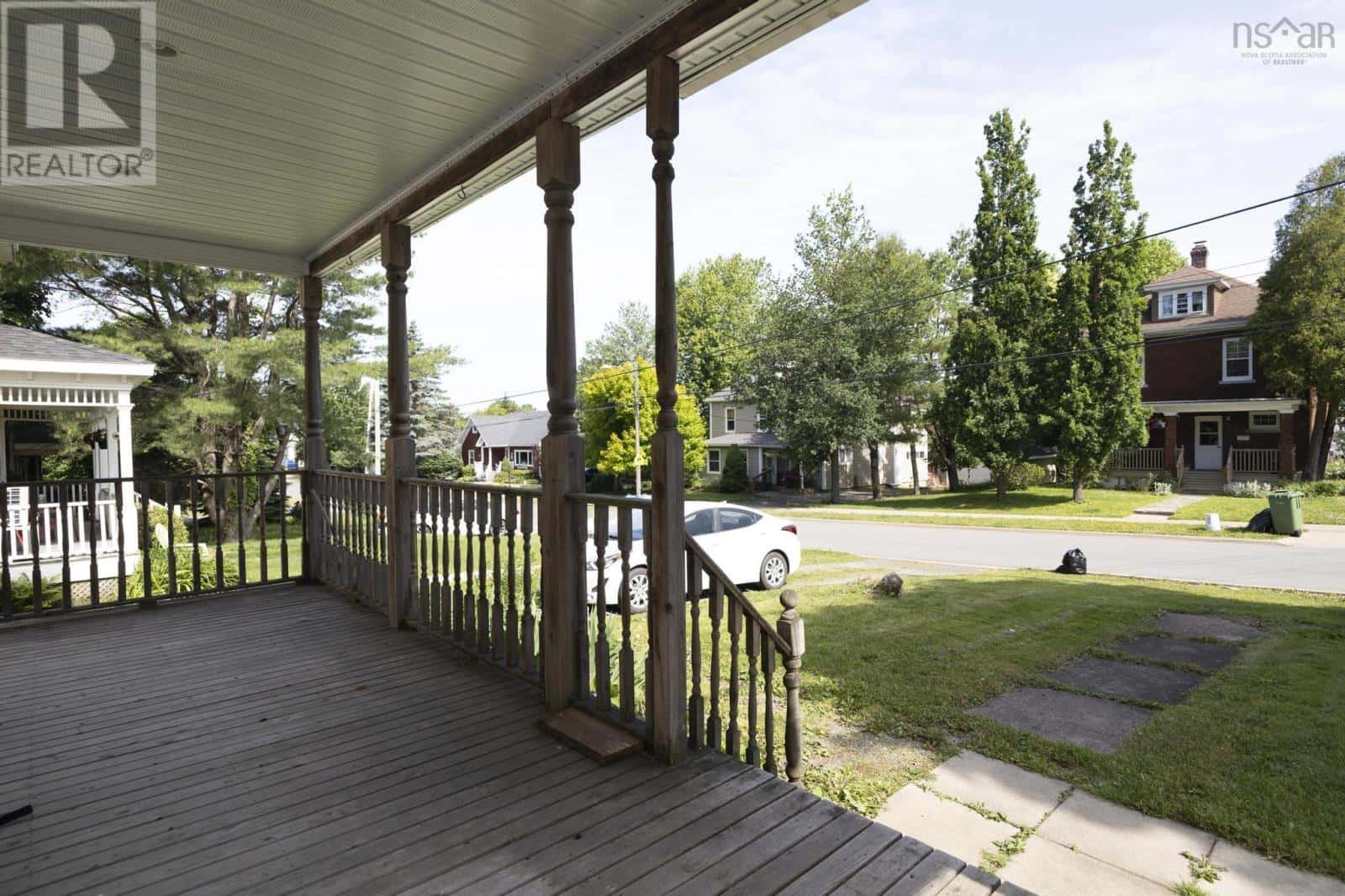 25 Jubilee Avenue — Stellarton, Nova Scotia - Photo 3 of 64