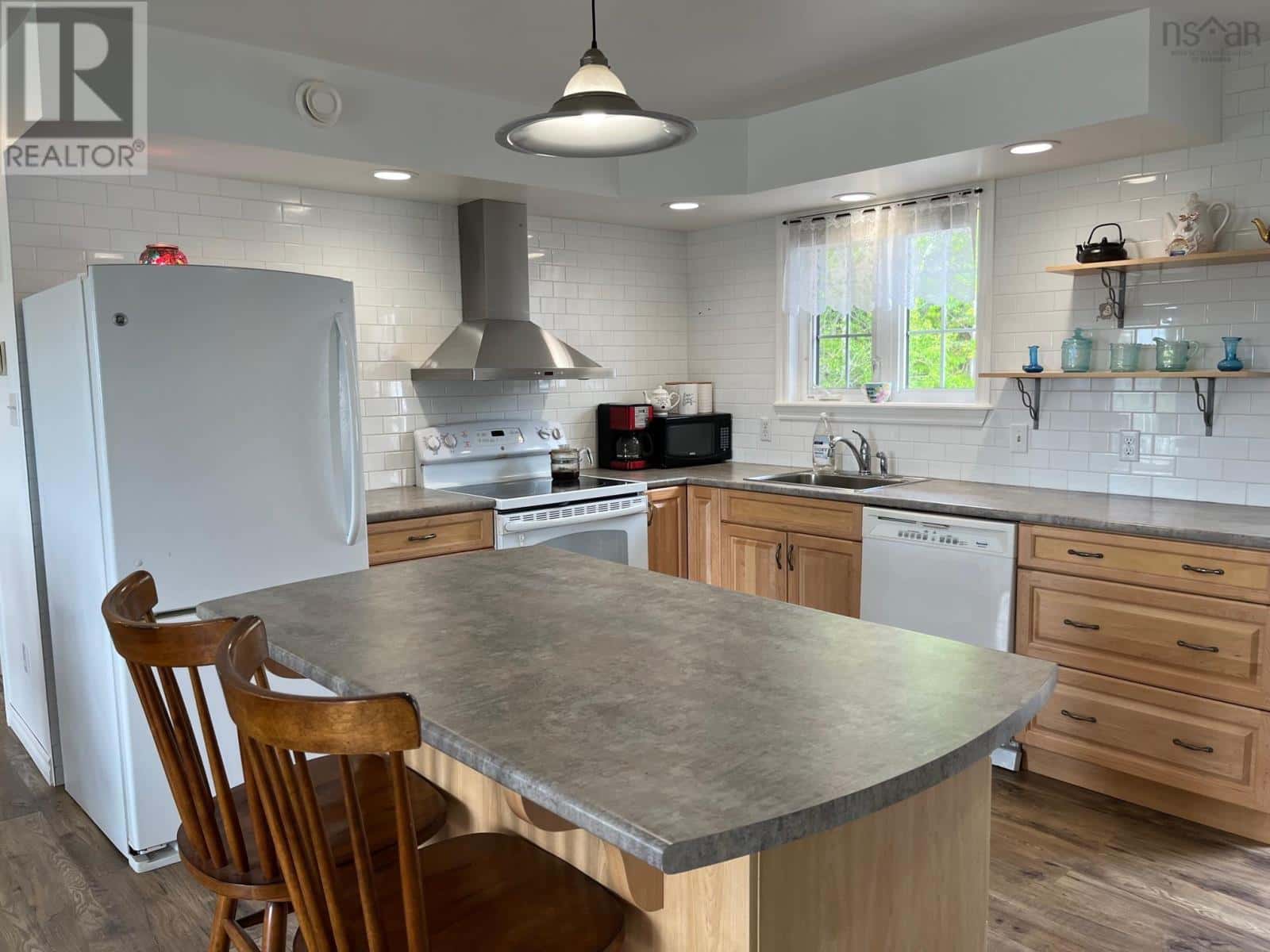 Baddeck, Nova Scotia — Baddeck, Nova Scotia - Photo 4 of 27