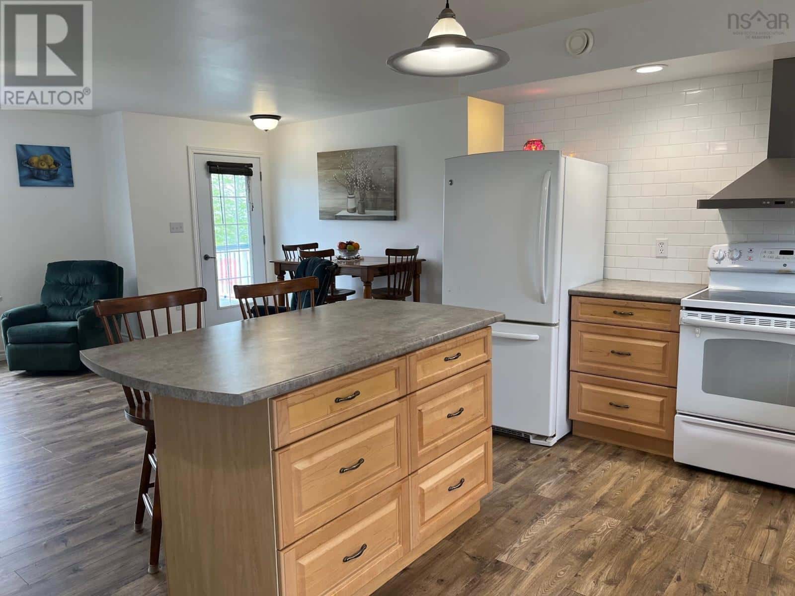 Baddeck, Nova Scotia — Baddeck, Nova Scotia - Photo 5 of 27