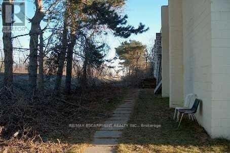 A - 435 ENFIELD ROAD — Burlington (LaSalle), Ontario - Photo 3 of 4