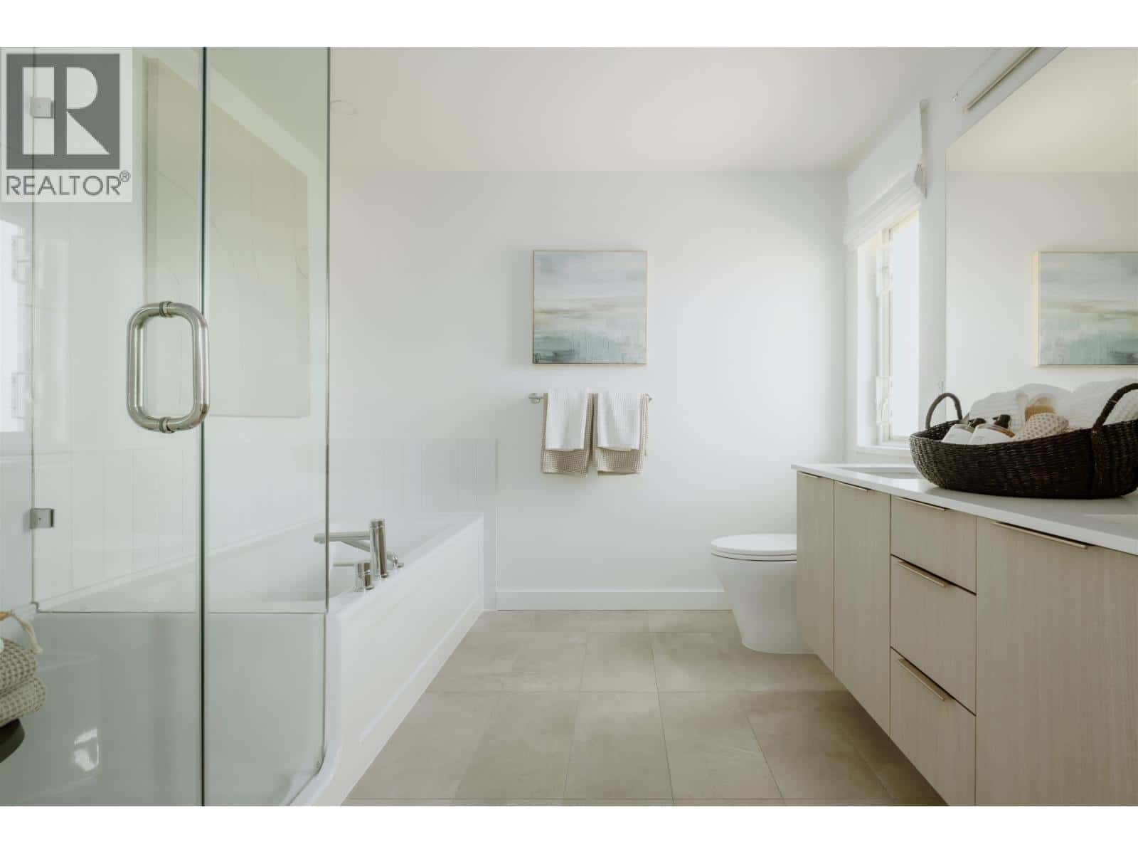 2470 ALDER WAY — Tsawwassen, British Columbia - Photo 4 of 6