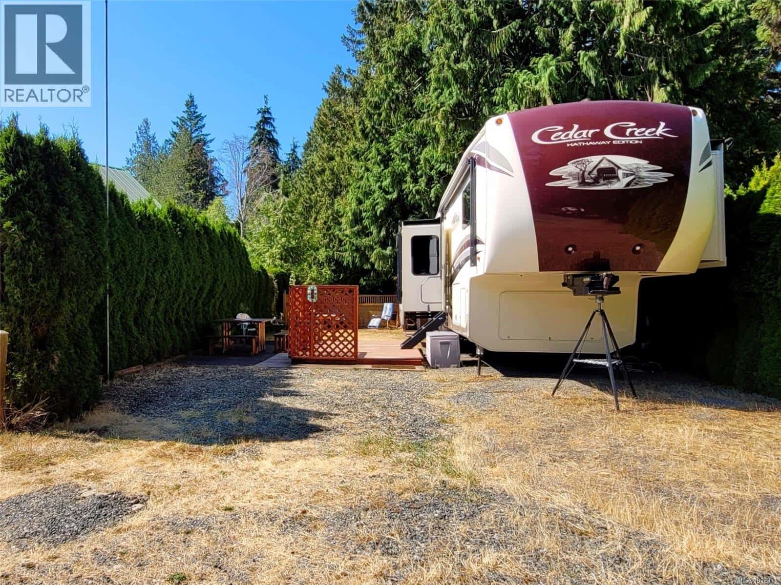 35 6050 Island Hwy W — Qualicum Beach, British Columbia - Photo 4 of 51