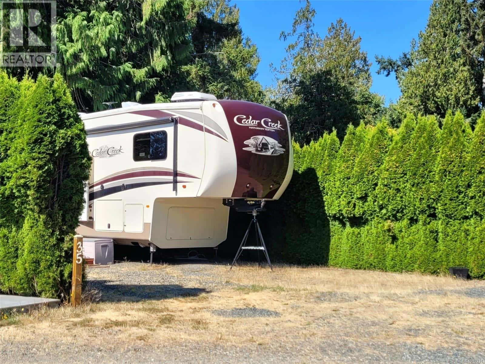 35 6050 Island Hwy W — Qualicum Beach, British Columbia - Photo 2 of 51