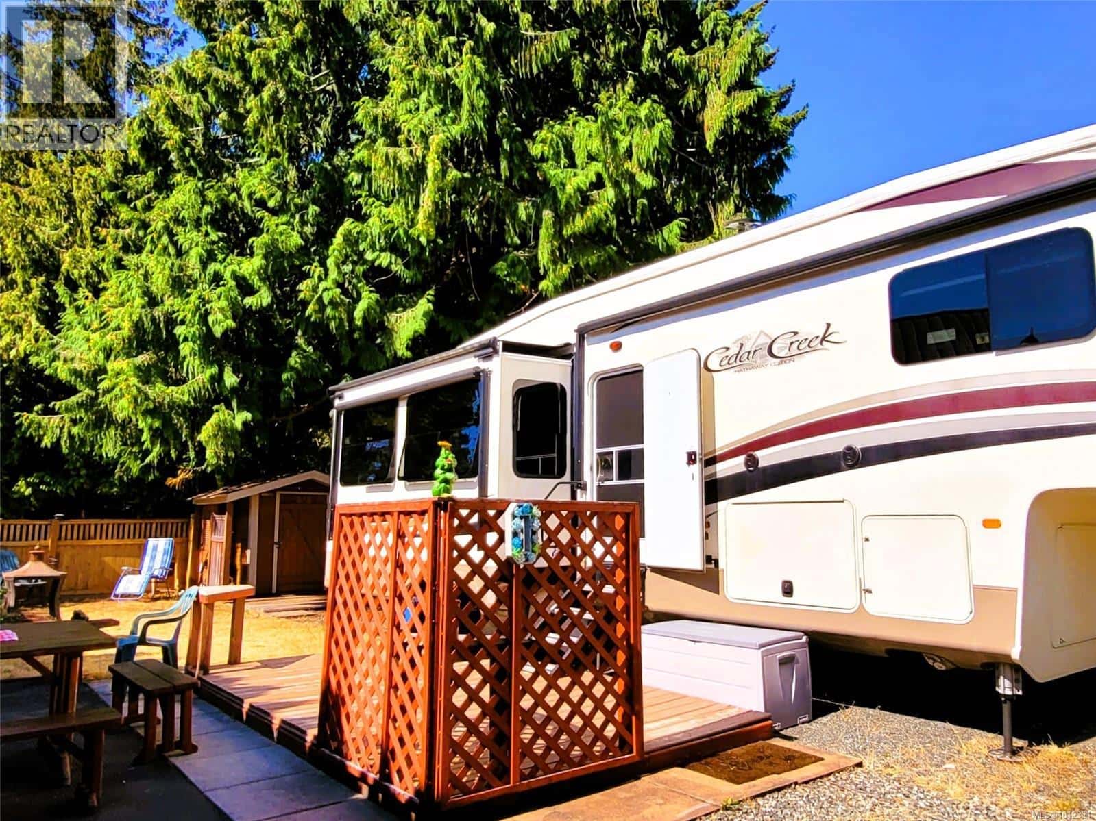 35 6050 Island Hwy W — Qualicum Beach, British Columbia - Photo 5 of 51