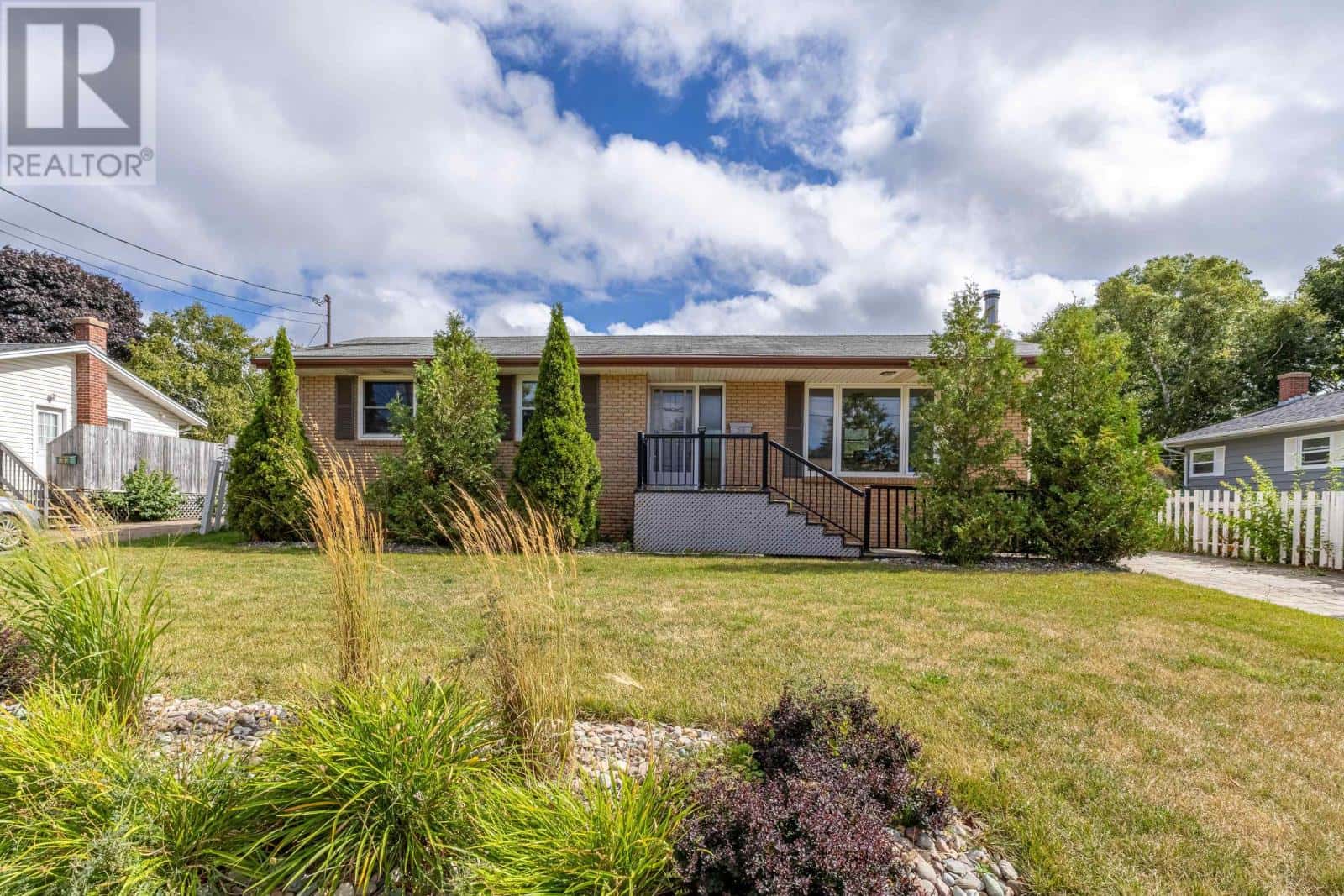 28 SEAVIEW Boulevard — Charlottetown, Prince Edward Island - Photo 4 of 30