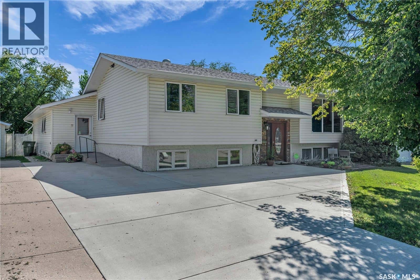 1007 Woodman CRESCENT — Prince Albert, Saskatchewan - Photo 5 of 48