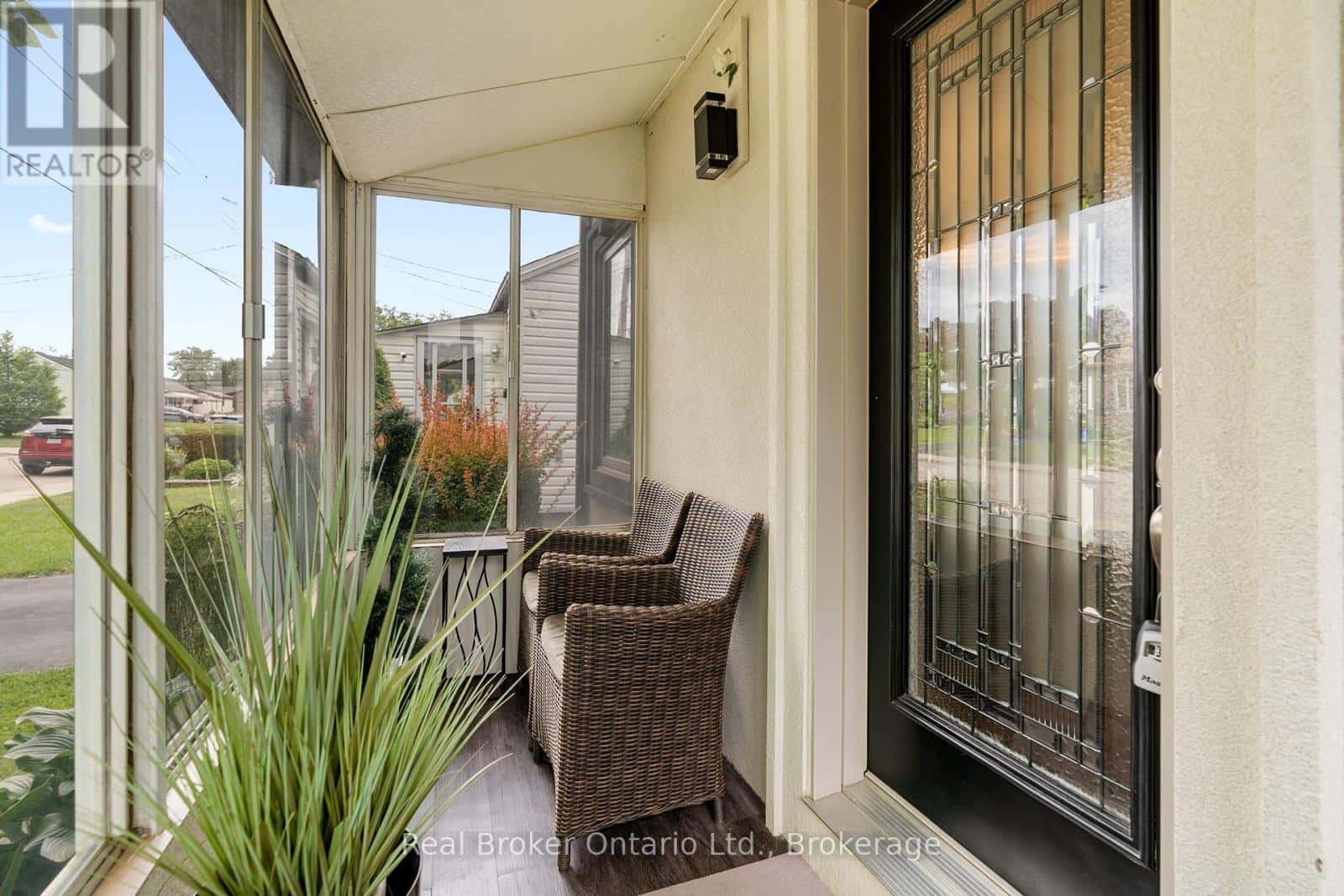 243 ADELINE AVENUE — Hamilton (Normanhurst), Ontario - Photo 2 of 21