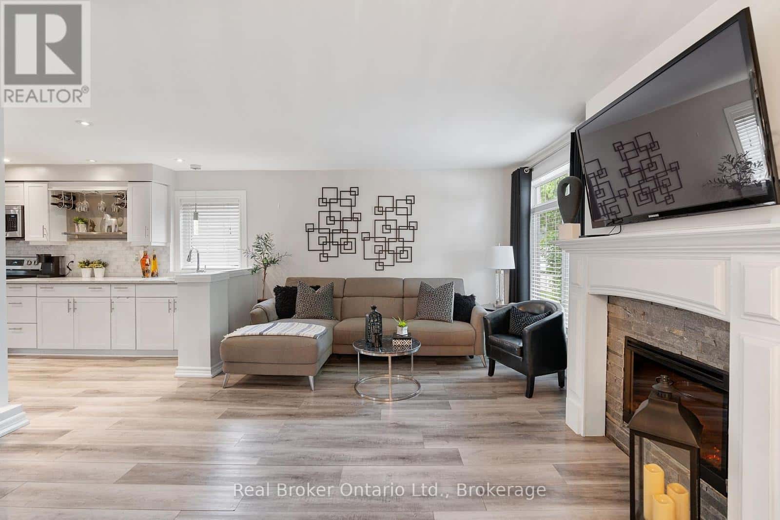 243 ADELINE AVENUE — Hamilton (Normanhurst), Ontario - Photo 4 of 21