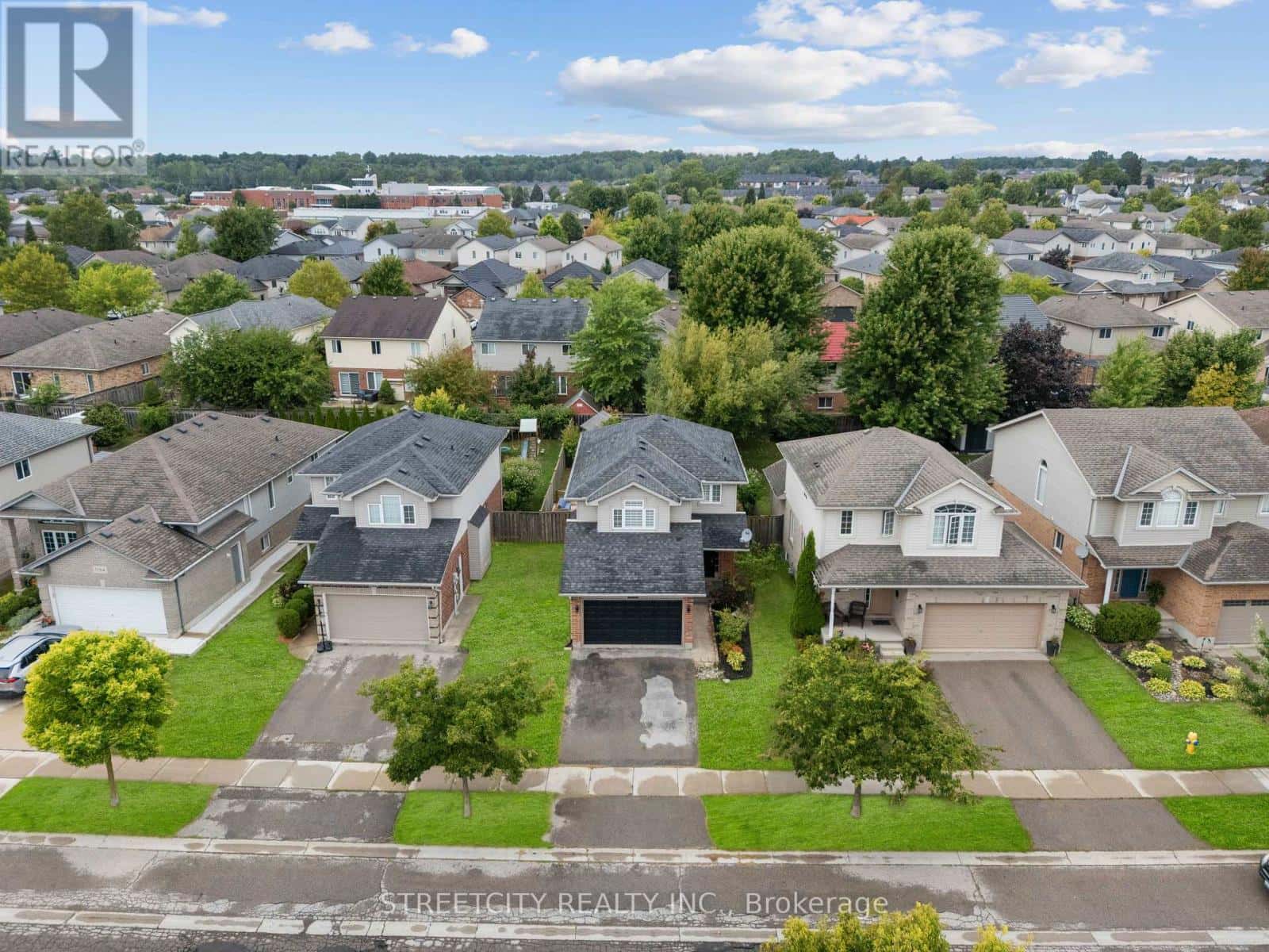 1176 SOUTH WENIGE DRIVE — London North (North C), Ontario - Photo 3 of 44