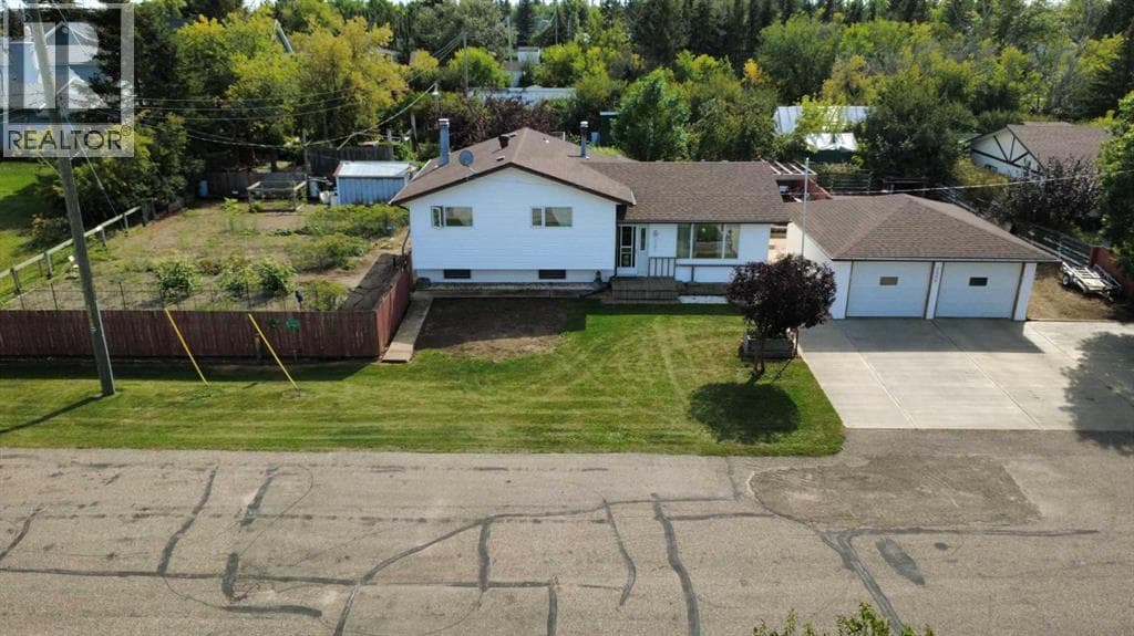 5006 55 Avenue — Castor, Alberta - Main photo