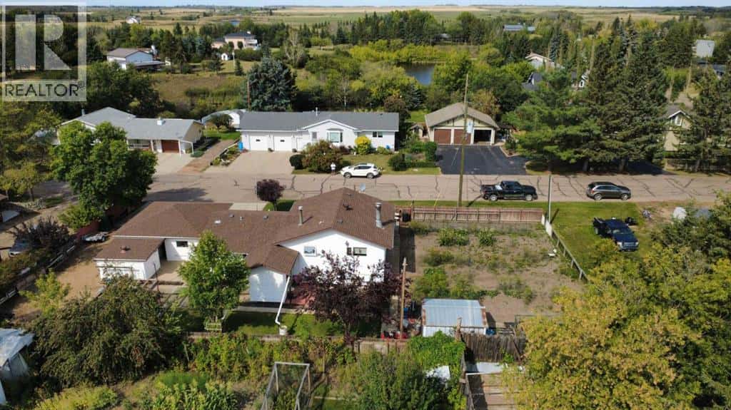 5006 55 Avenue — Castor, Alberta - Photo 2 of 47