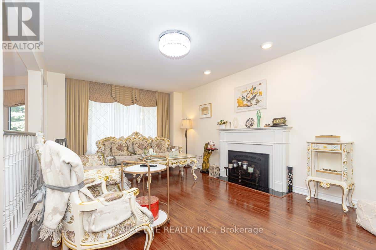 1 ELDERWOOD DRIVE — Richmond Hill (Bayview Hill), Ontario - Photo 4 of 23