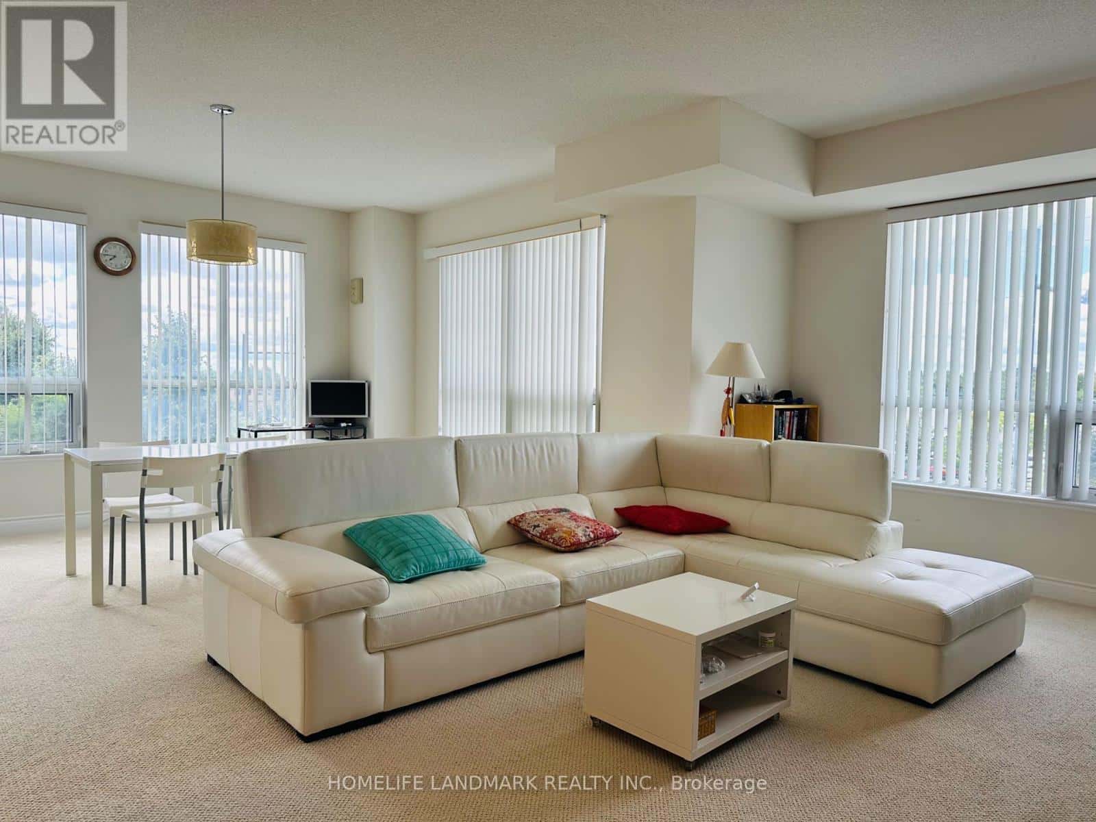 Richmond Hill (Devonsleigh), Ontario — Richmond Hill (Devonsleigh), Ontario - Photo 3 of 20