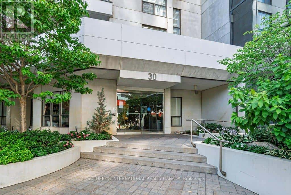 1105 - 30 HOLLY STREET — Toronto (Mount Pleasant West), Ontario - Photo 2 of 39