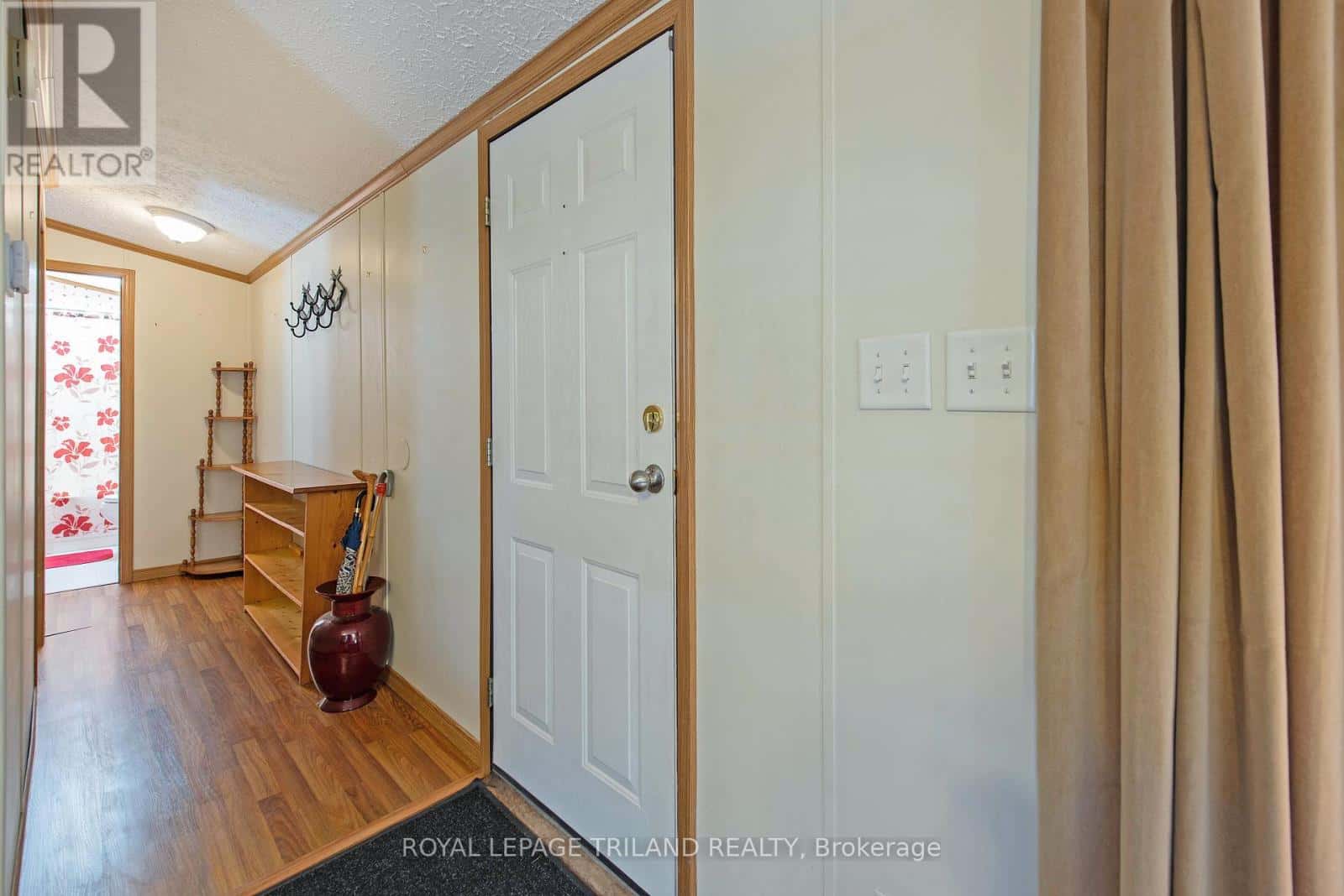 A - 5 STEWART STREET — Strathroy-Caradoc (SE), Ontario - Photo 4 of 49