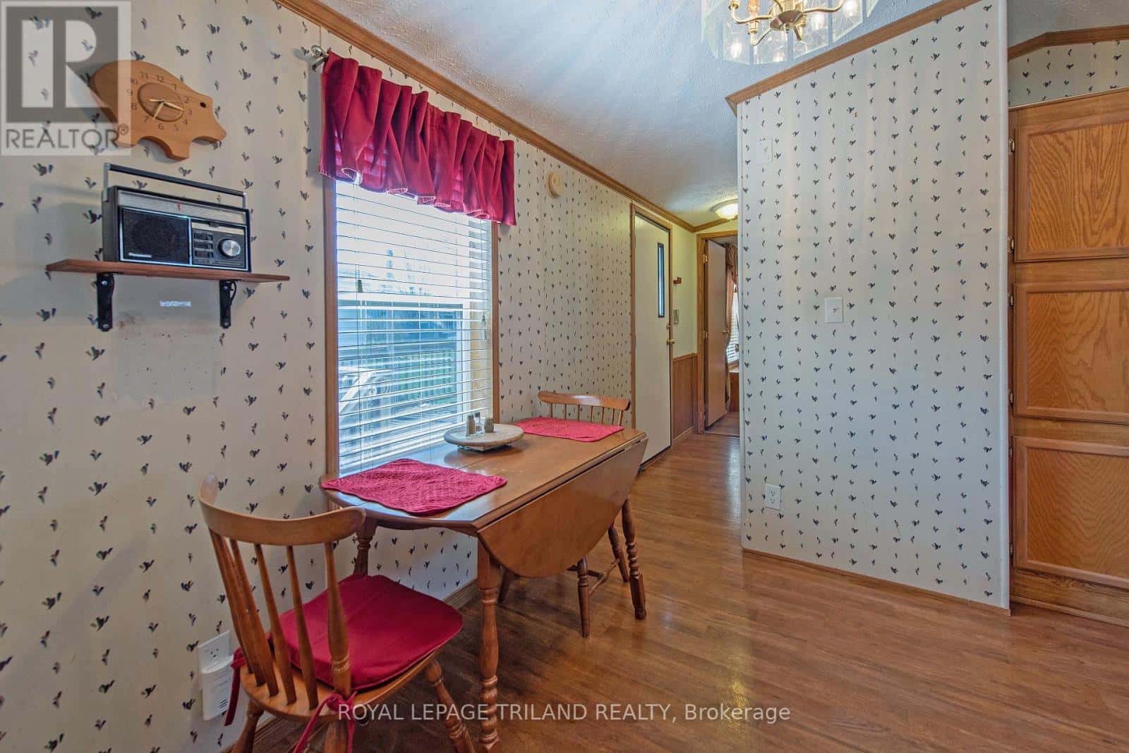 A - 5 STEWART STREET — Strathroy-Caradoc (SE), Ontario - Photo 5 of 49