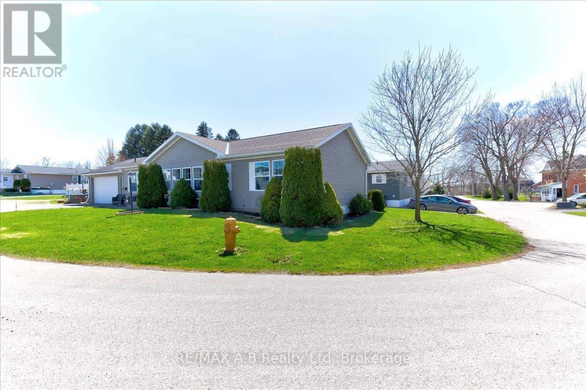 27 - 25 THAMES ROAD — St. Marys, Ontario - Photo 2 of 39