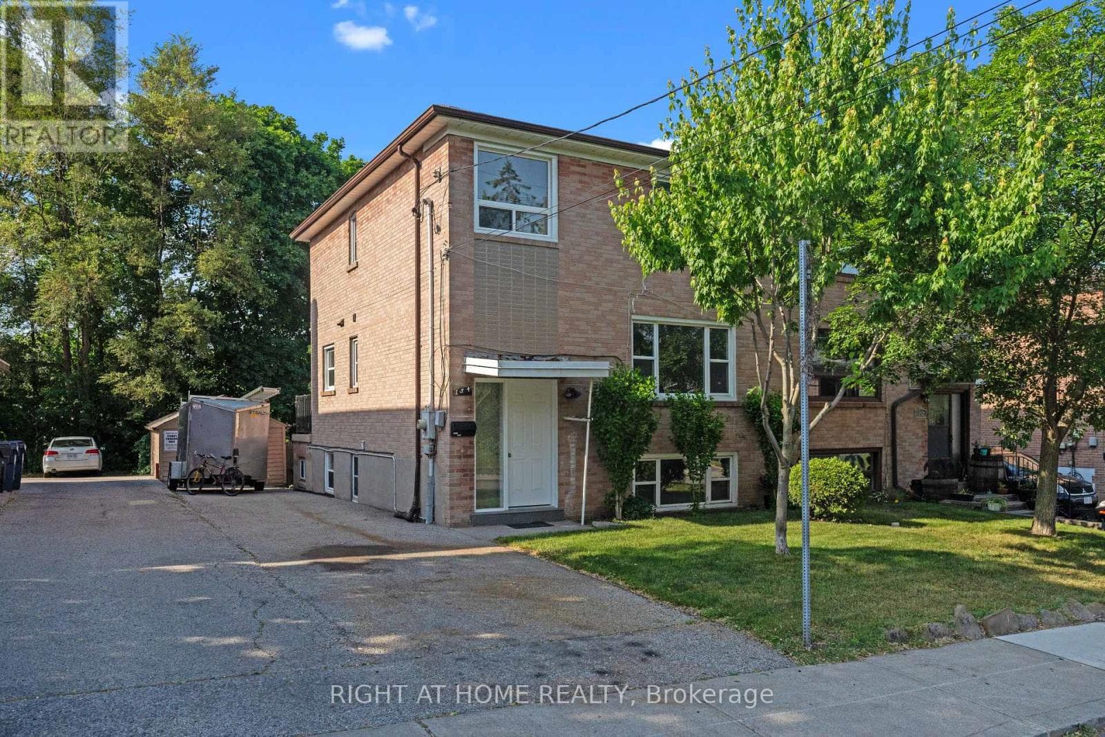 154 EDINBOROUGH COURT — Toronto (Rockcliffe-Smythe), Ontario - Main photo