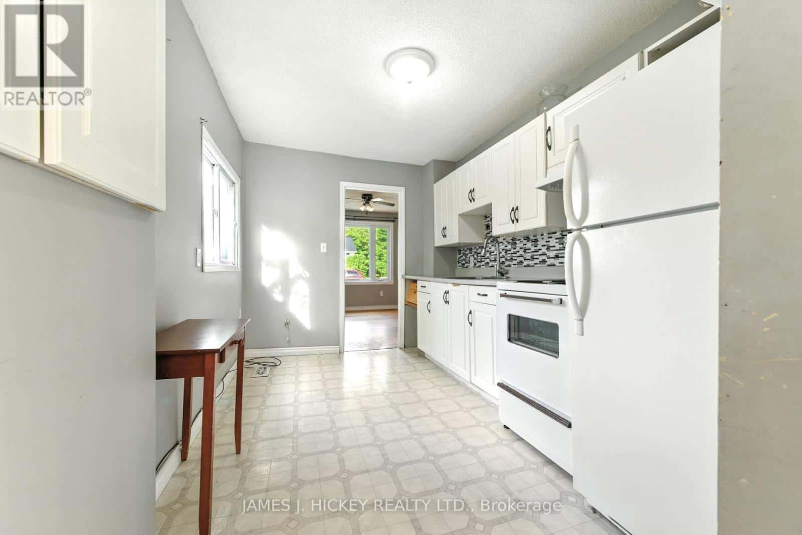 29 GLENDALE AVENUE — Deep River, Ontario - Photo 2 of 37