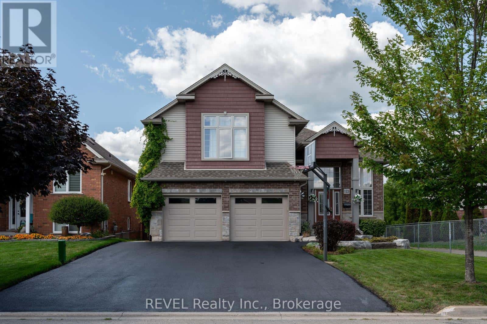 123 MICHELLE COURT — Welland (Broadway), Ontario - Photo 2 of 39