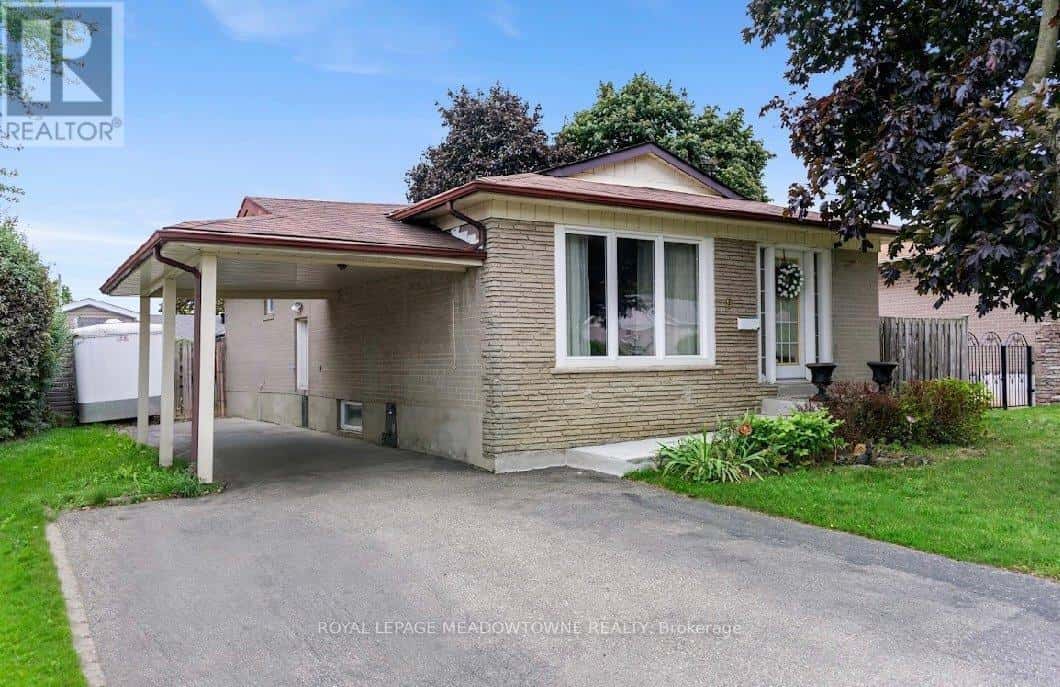 9 WELBECK DRIVE — Brampton (Northwood Park), Ontario - Photo 2 of 40