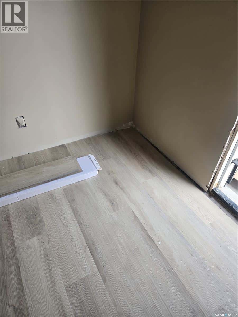 114 3rd AVENUE — Dundurn, Saskatchewan - Photo 3 of 3