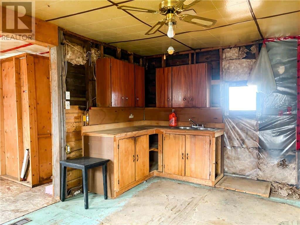 3 Lloyd — Capreol, Ontario - Photo 3 of 11