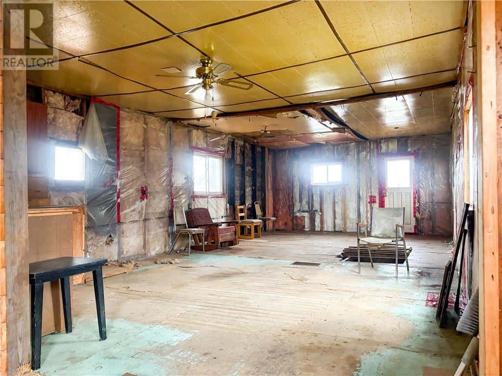 3 Lloyd — Capreol, Ontario - Photo 4 of 11