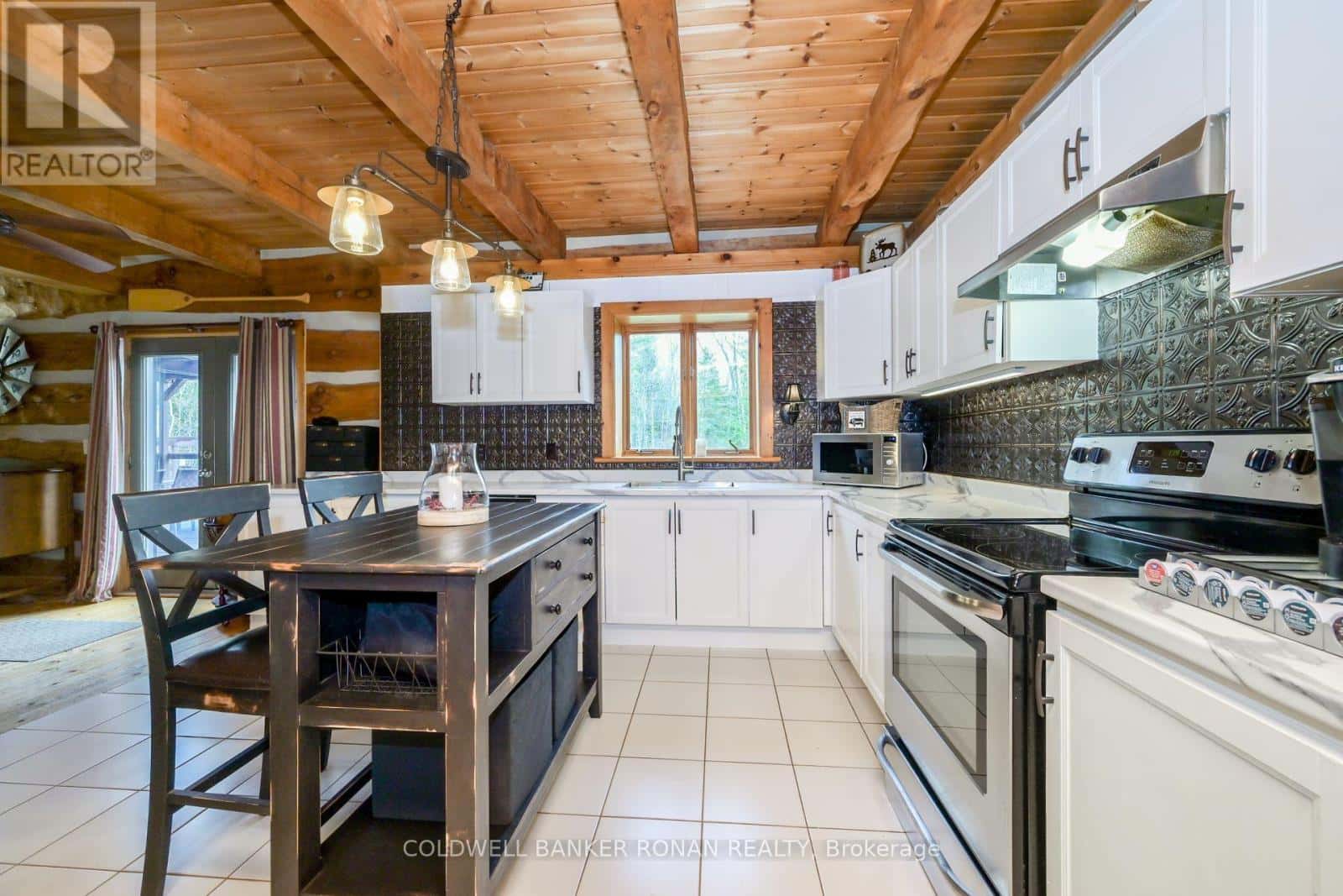 Adjala-Tosorontio, Ontario — Adjala-Tosorontio, Ontario - Photo 5 of 42