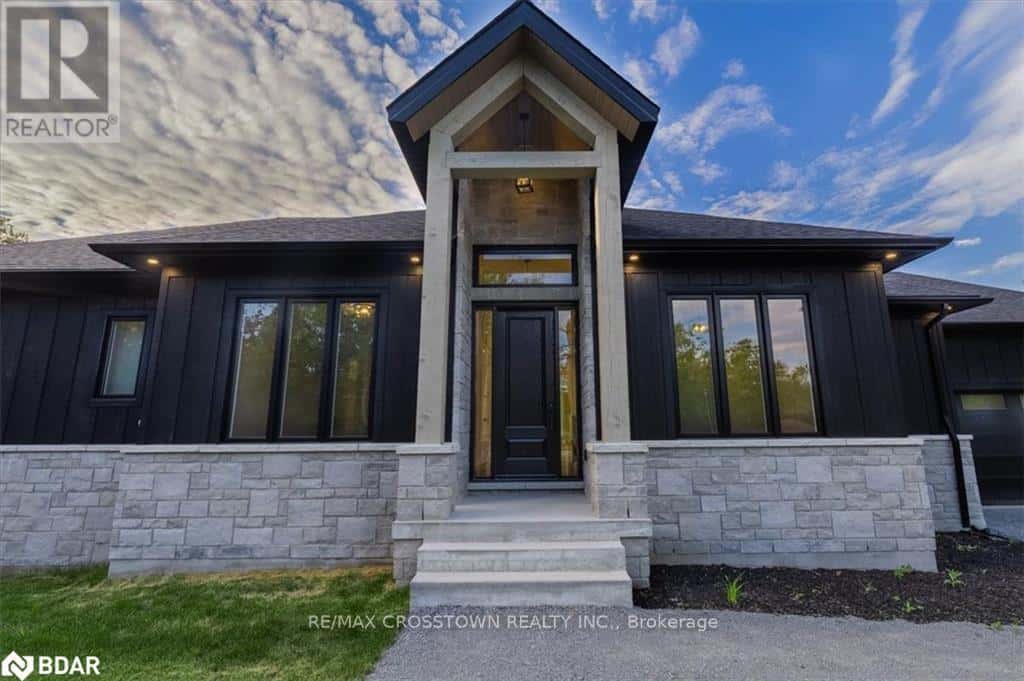 Oro-Medonte (Horseshoe Valley), Ontario — Oro-Medonte (Horseshoe Valley), Ontario - Photo 2 of 40