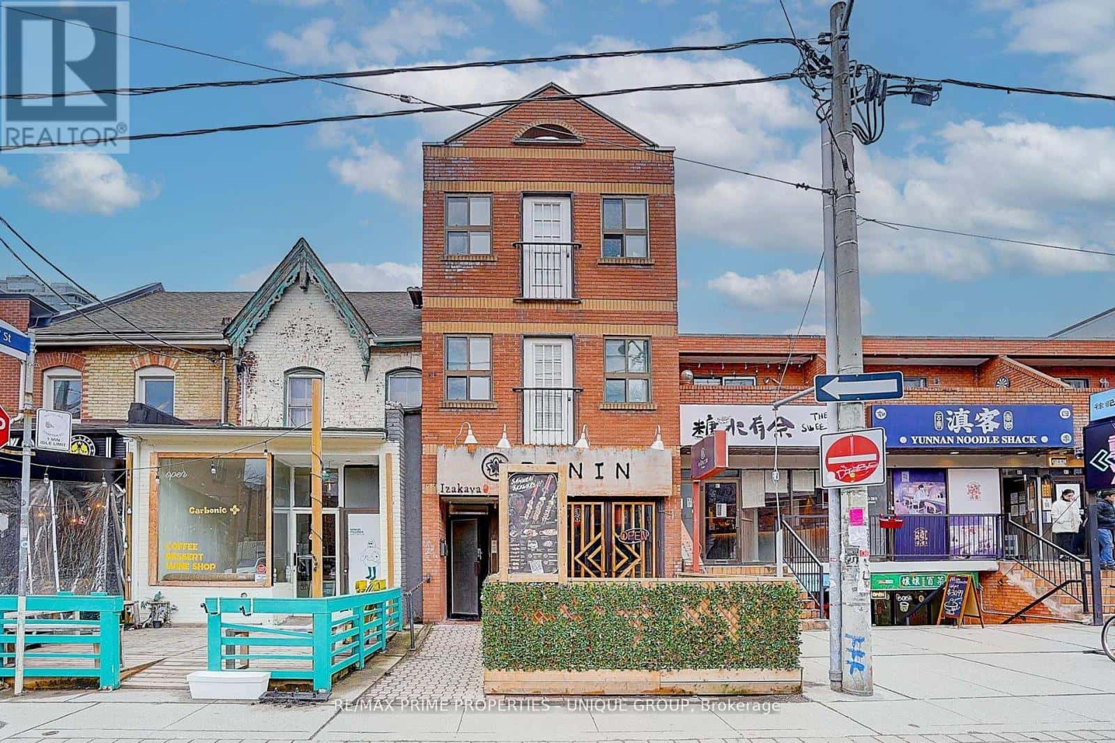 39 BALDWIN STREET — Toronto (Kensington-Chinatown), Ontario - Photo 2 of 100