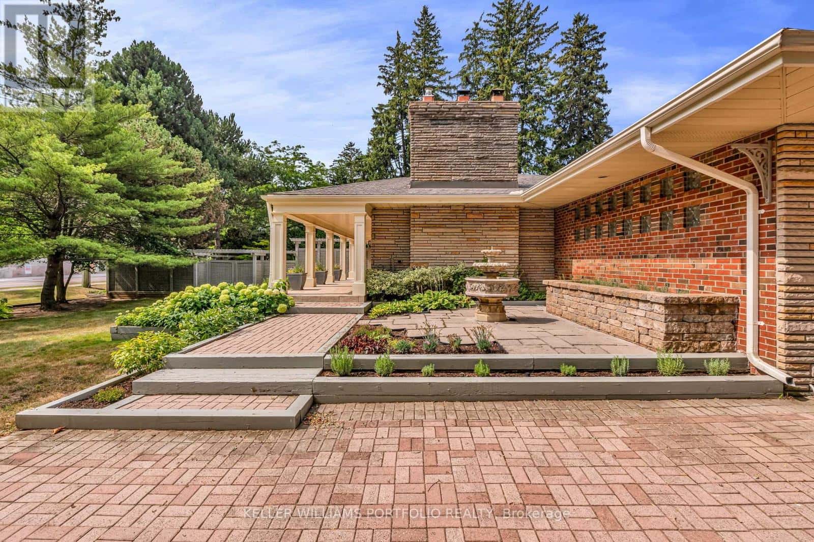 1123 LAKESHORE ROAD E — Oakville (OO Old Oakville), Ontario - Photo 5 of 42