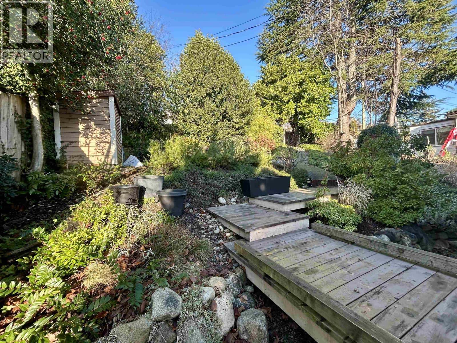 512 S FLETCHER ROAD — Gibsons, British Columbia - Photo 4 of 23