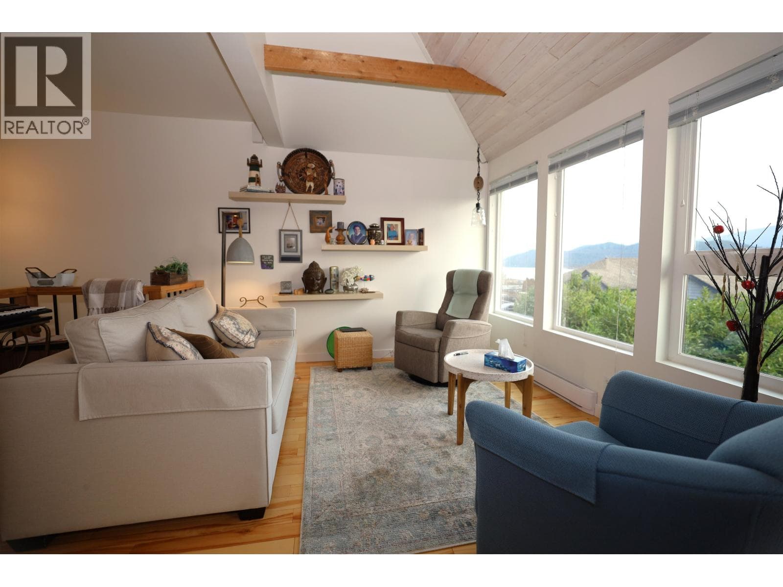 512 S FLETCHER ROAD — Gibsons, British Columbia - Main photo