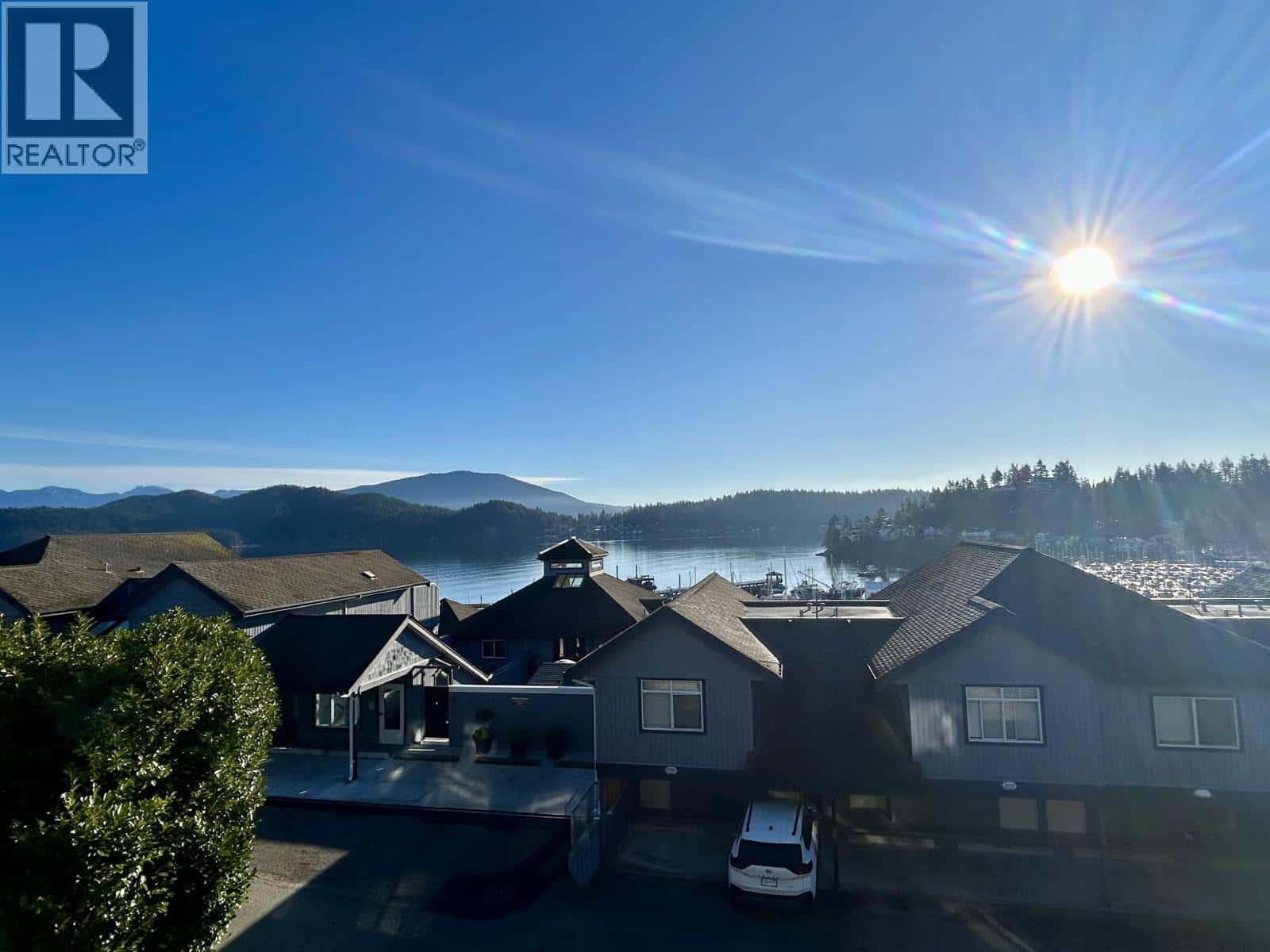 512 S FLETCHER ROAD — Gibsons, British Columbia - Photo 2 of 23