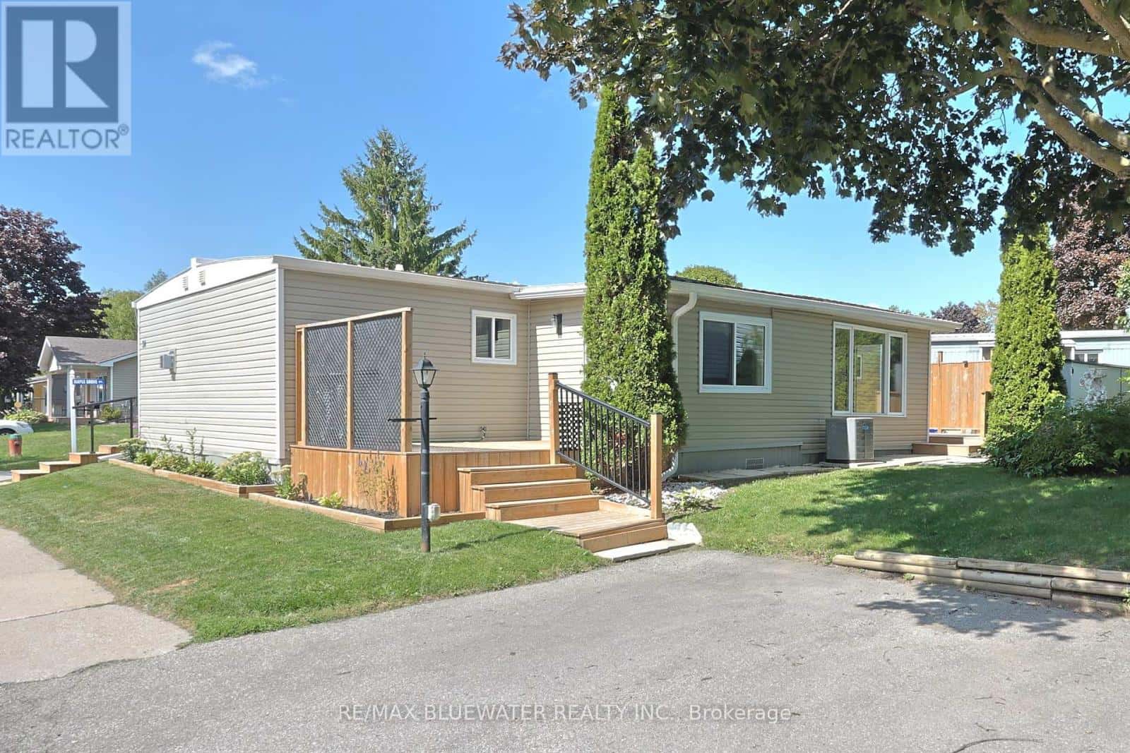 34 PEBBLE BEACH PARKWAY — South Huron (Stephen), Ontario - Photo 2 of 44