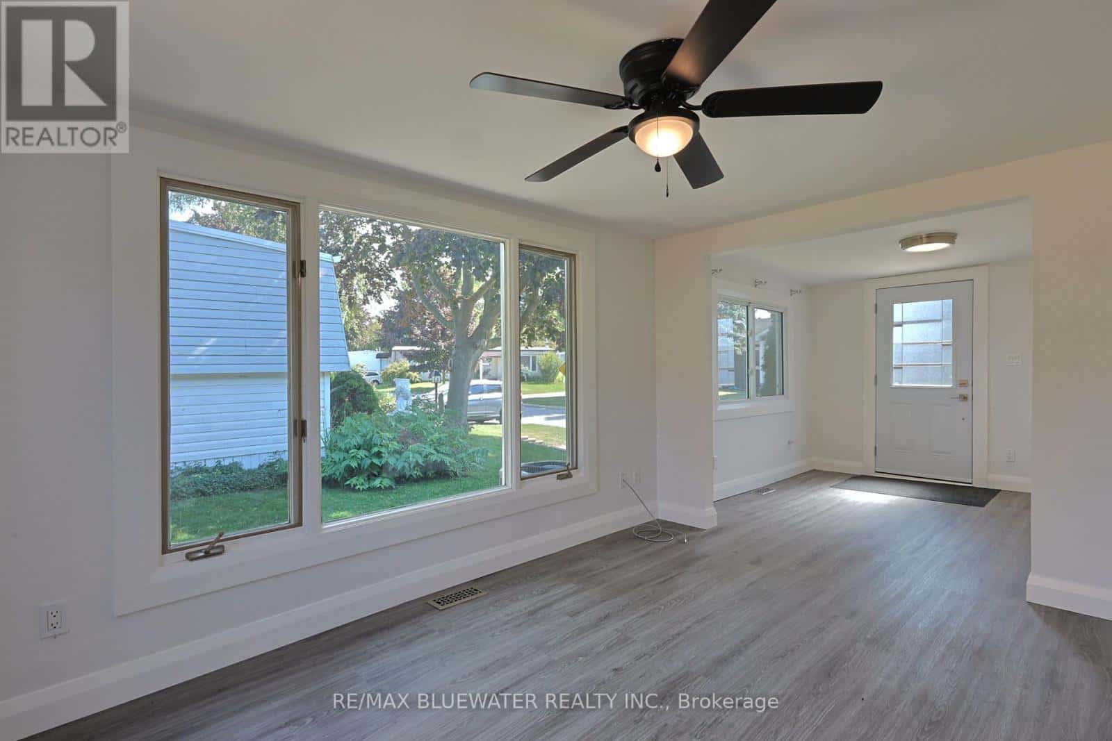 34 PEBBLE BEACH PARKWAY — South Huron (Stephen), Ontario - Photo 3 of 44