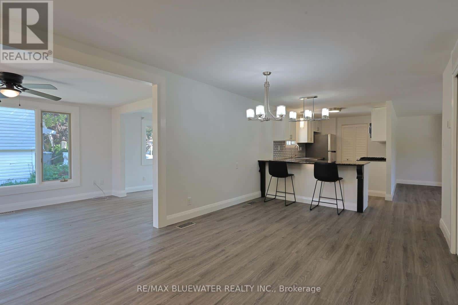 34 PEBBLE BEACH PARKWAY — South Huron (Stephen), Ontario - Photo 4 of 44