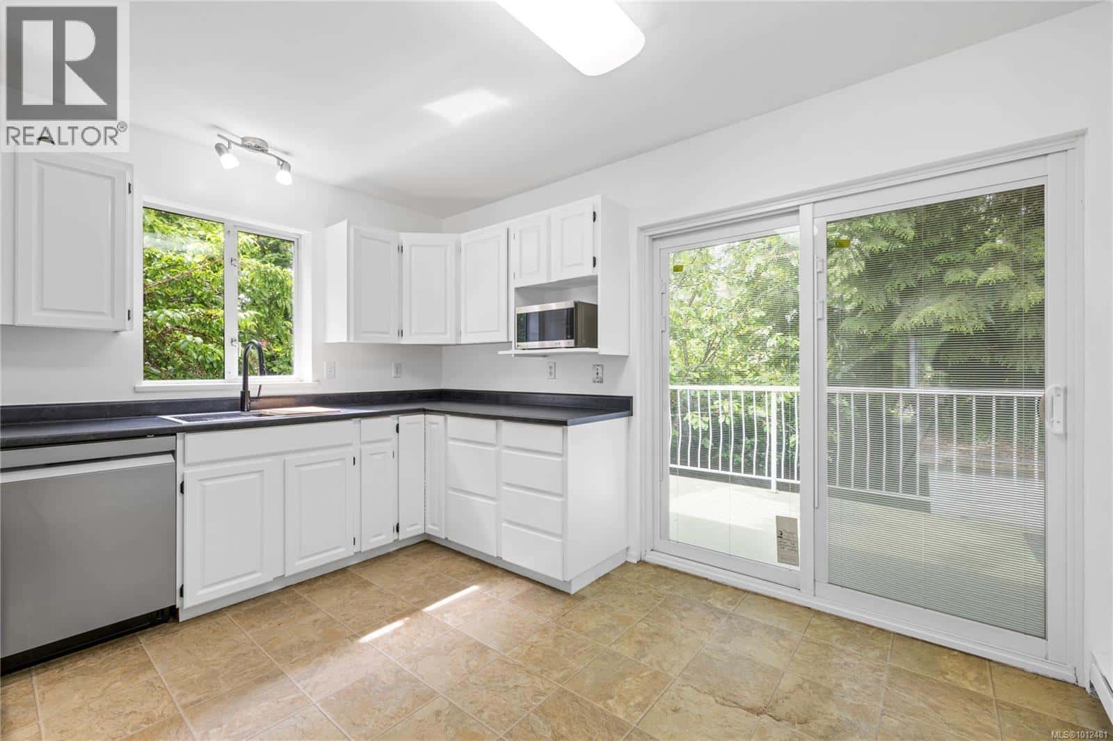 1333 Carmel Pl — Nanoose Bay, British Columbia - Photo 4 of 33