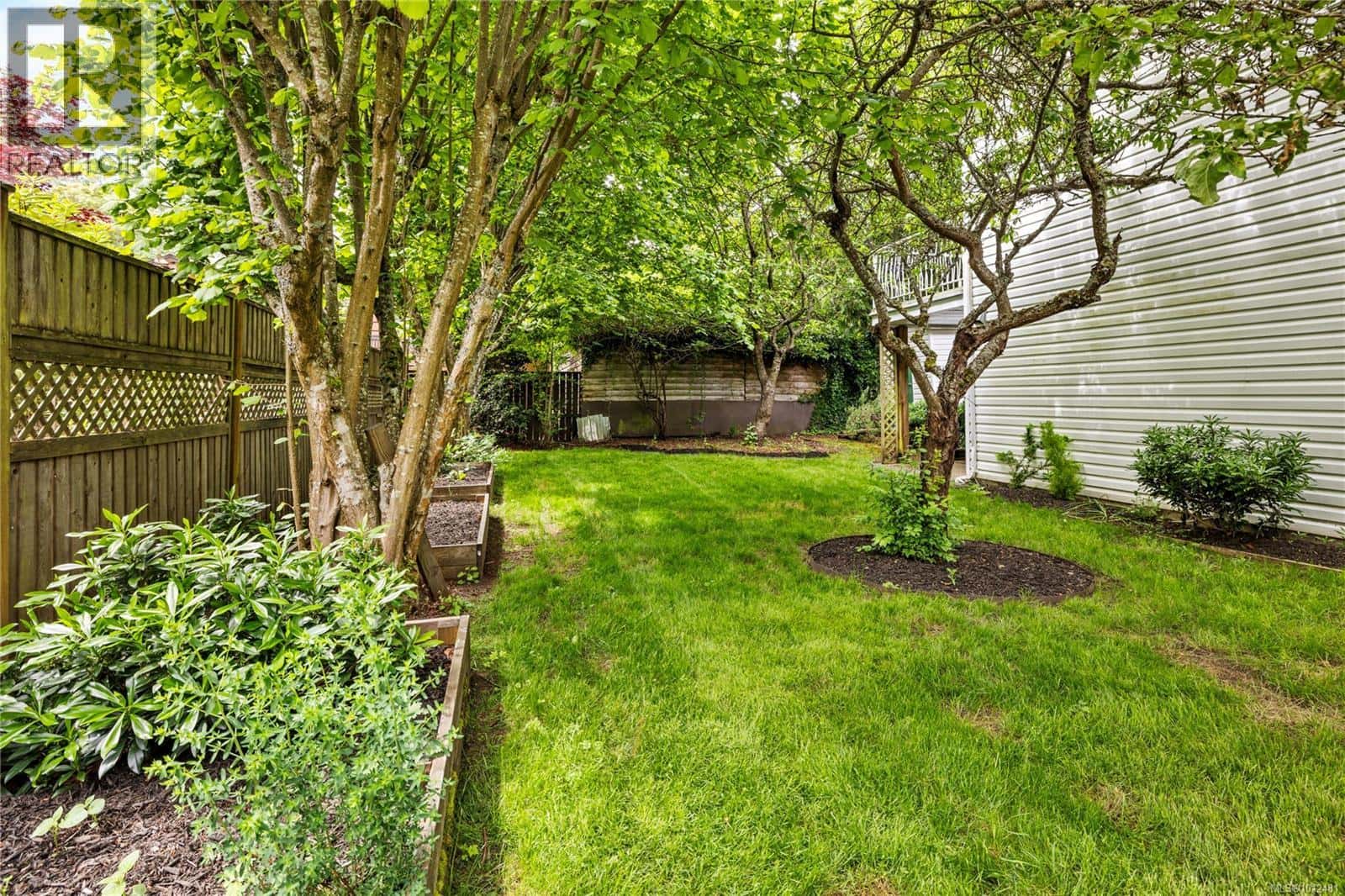 1333 Carmel Pl — Nanoose Bay, British Columbia - Photo 5 of 33