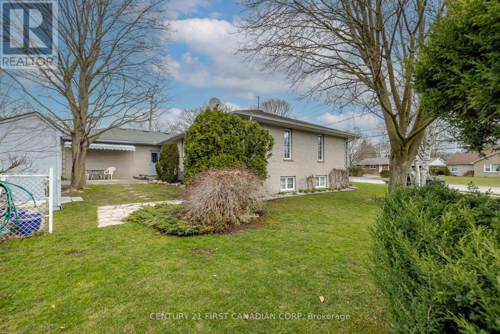 196 HULL ROAD — Strathroy-Caradoc (NE), Ontario - Photo 4 of 42