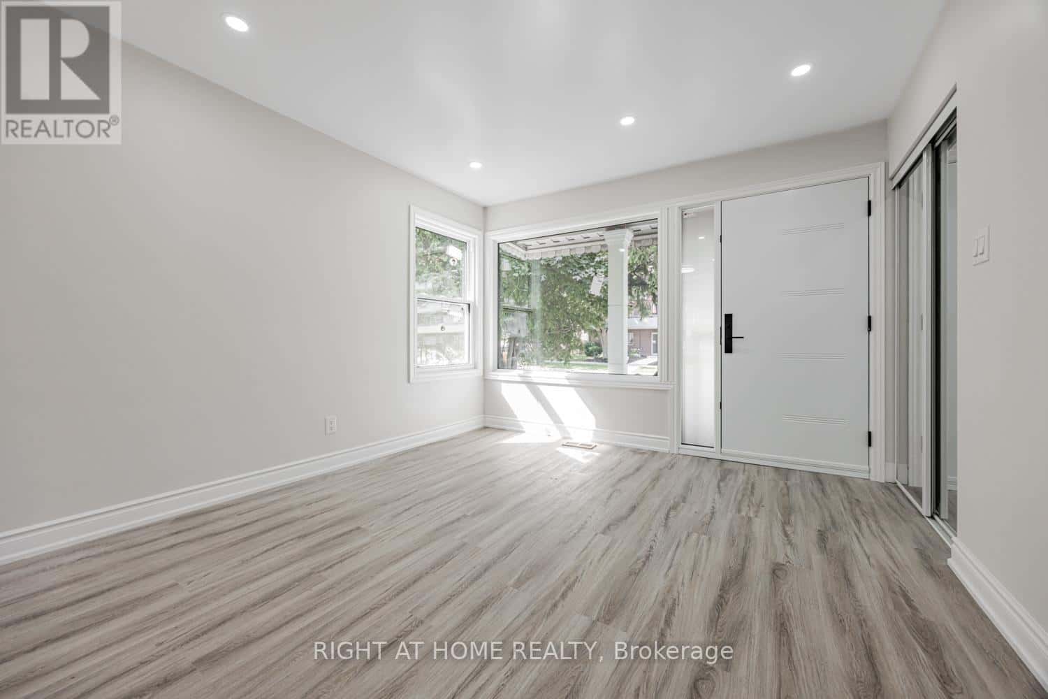 225 ESSEX AVENUE E — Richmond Hill (Harding), Ontario - Photo 5 of 36